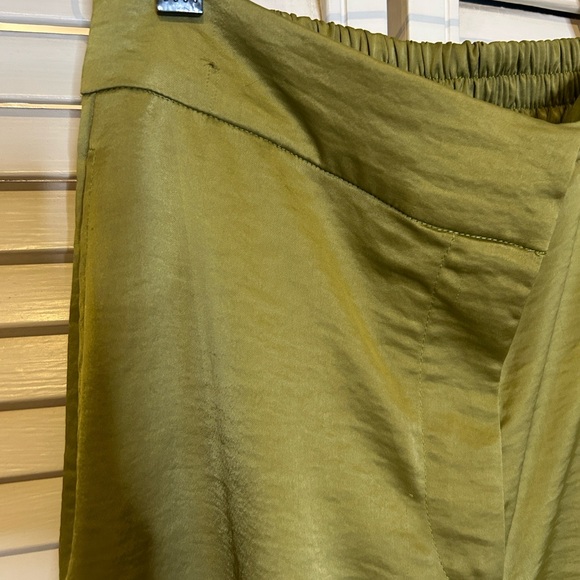 House of Harlow 1960 Olive Satin Wide-Leg Pants - Picture 7 of 7
